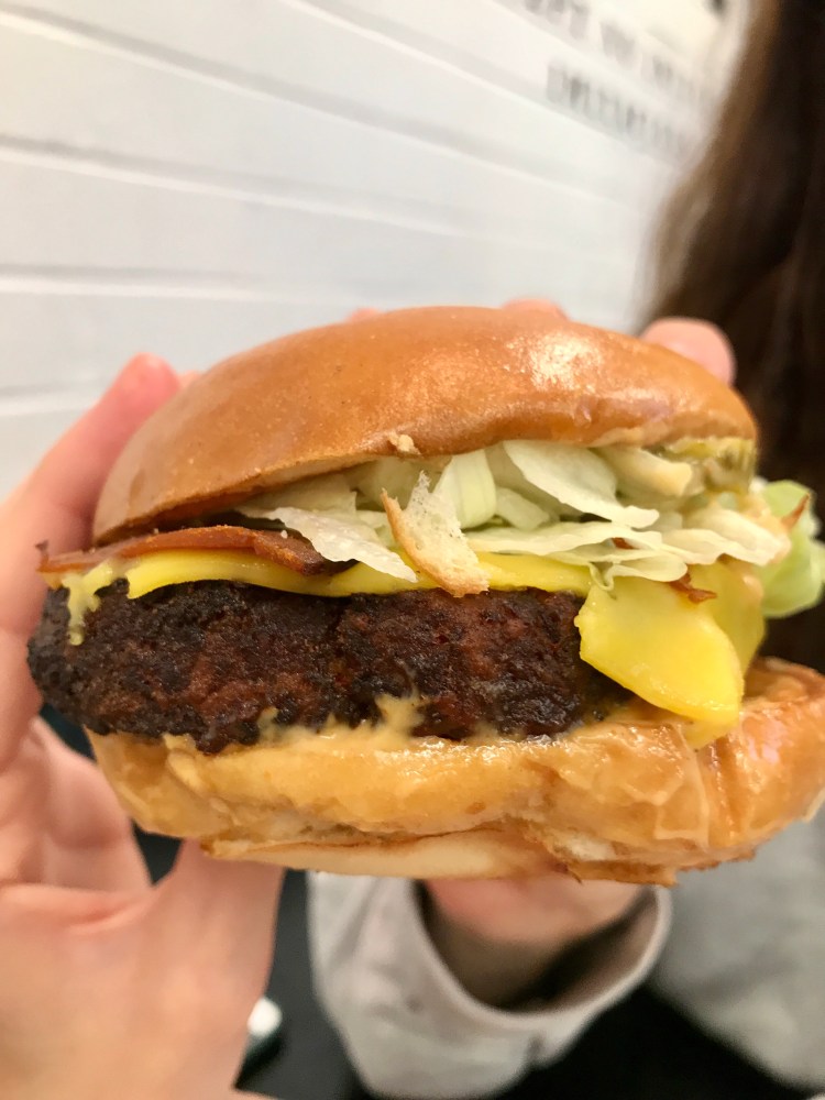 Temple Deluxe – 1/4 Pound Patty, Burger Sauce, Cheese, Bacon, Lettuce, Pickles