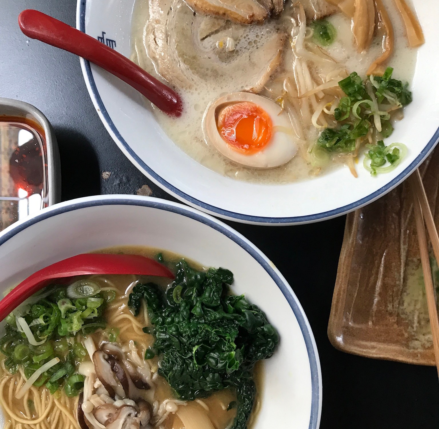 An above picture of the two ramens